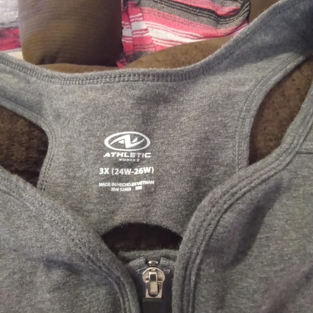 Zip up sports bra brand new